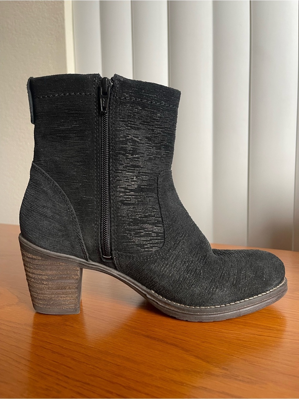 Taos Shaka 2 Ankle Boots Black Size 6-6.5 - Picture 6 of 12